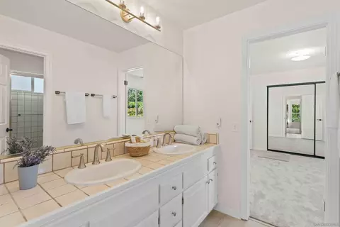 Bath - 1474 Via Encinos, Fallbrook, CA 92028 photo 1 of 3