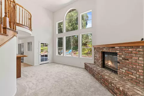 Living - 1474 Via Encinos, Fallbrook, CA 92028 photo 4 of 5