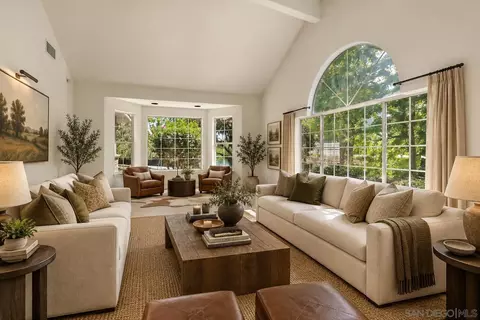 Living - 1474 Via Encinos, Fallbrook, CA 92028 photo 2 of 5
