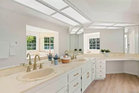 Bath - 1474 Via Encinos, Fallbrook, CA 92028 photo 2 of 3