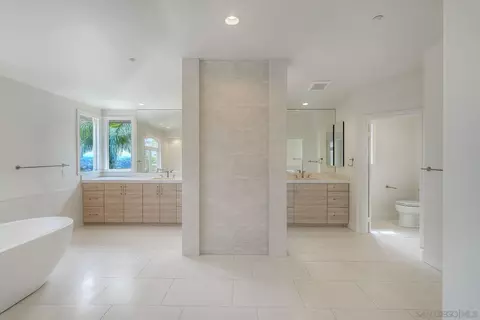 Bath - 1651 Bella Laguna Ct, Encinitas, CA 92024 photo 4 of 8