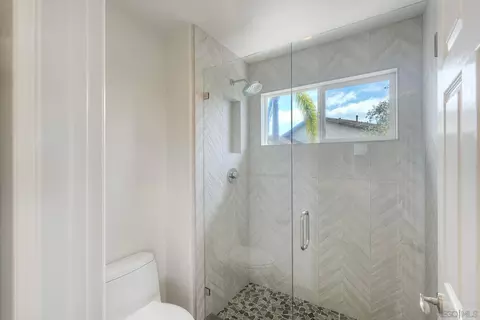 Bath - 1651 Bella Laguna Ct, Encinitas, CA 92024 photo 7 of 8