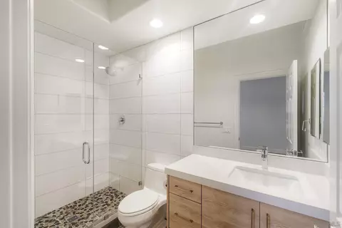 Bath - 1651 Bella Laguna Ct, Encinitas, CA 92024 photo 2 of 8