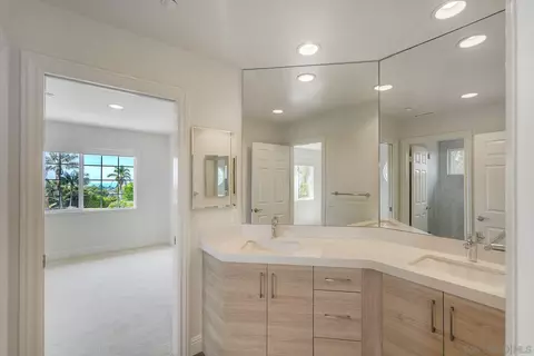 Bath - 1651 Bella Laguna Ct, Encinitas, CA 92024 photo 6 of 8
