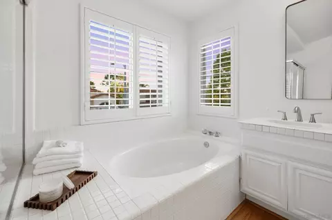 Bath - 4560 Avenida Privado, Oceanside, CA 92057 photo 3 of 8