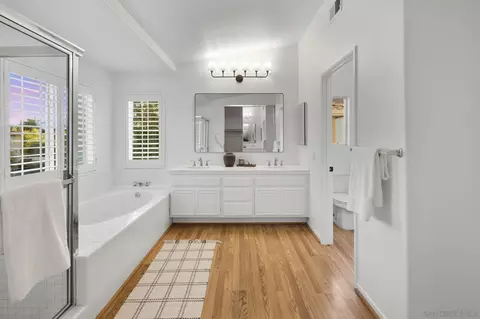 Bath - 4560 Avenida Privado, Oceanside, CA 92057 photo 2 of 8