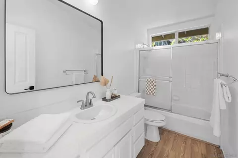 Bath - 4560 Avenida Privado, Oceanside, CA 92057 photo 8 of 8