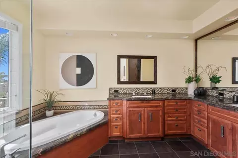 Bath - 1601 Starling Ct, Carlsbad, CA 92011 photo 4 of 6