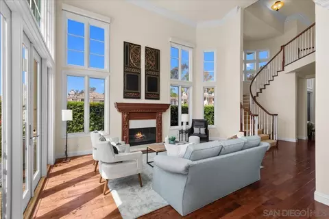 Living - 1601 Starling Ct, Carlsbad, CA 92011 photo 2 of 5