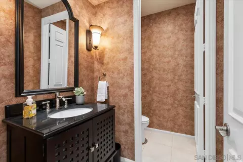 Bath - 1601 Starling Ct, Carlsbad, CA 92011 photo 1 of 6