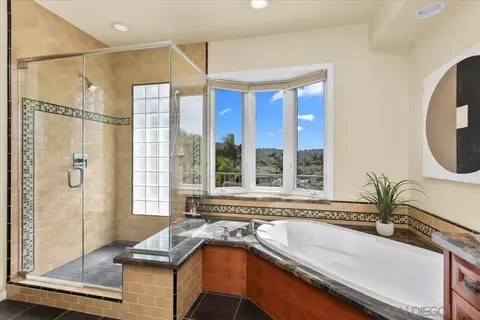 Bath - 1601 Starling Ct, Carlsbad, CA 92011 photo 5 of 6