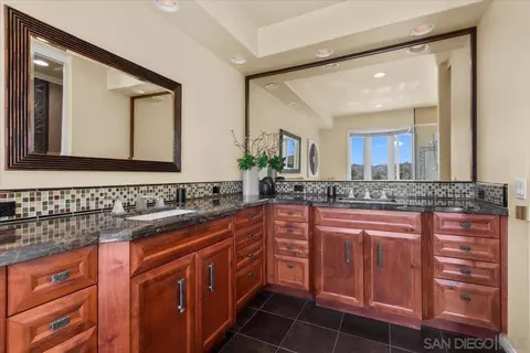 Bath - 1601 Starling Ct, Carlsbad, CA 92011 photo 6 of 6