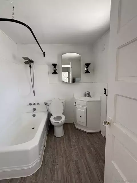 Bath - 1144 Thompson Ave, Glendale, CA 91201 photo 1 of 1