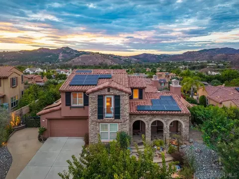 View/Area - 2713 Vistamonte, Escondido, CA 92027 photo 4 of 6