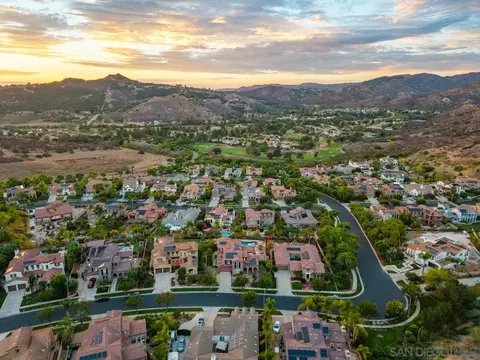 View/Area - 2713 Vistamonte, Escondido, CA 92027 photo 2 of 6
