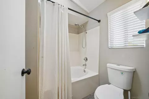 Bath - 45630 Rainbow Canyon Rd, Temecula, CA 92592 photo 3 of 4