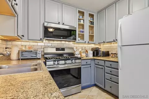 Kitchen - 514 Calle Montecito #78, Oceanside, CA 92057 photo 2 of 3
