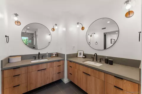 Bath - 154 Phoebe St, Encinitas, CA 92024 photo 2 of 11