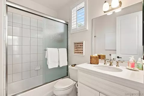 Bath - 211 I Ave, Coronado, CA 92118 photo 2 of 5