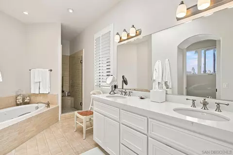 Bath - 211 I Ave, Coronado, CA 92118 photo 3 of 5