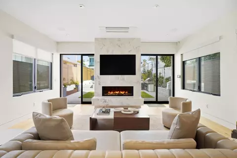 Living - 7429 Draper Ave, La Jolla, CA 92037 photo 4 of 7