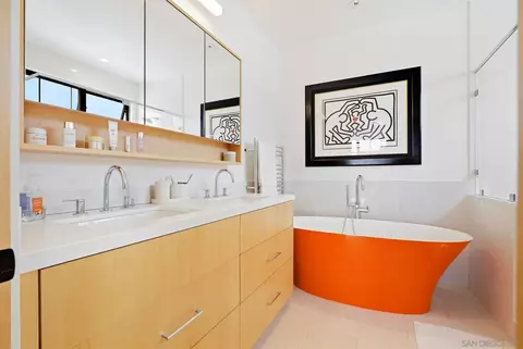 Bath - 7429 Draper Ave, La Jolla, CA 92037 photo 3 of 7