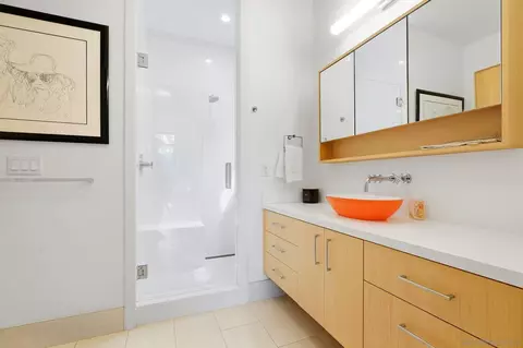 Bath - 7429 Draper Ave, La Jolla, CA 92037 photo 5 of 7