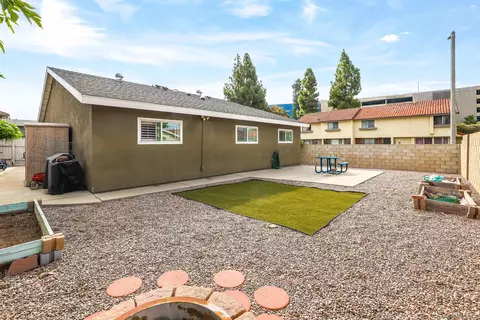 Exterior - 335 Santa Barbara St, Placentia, CA 92870 photo 7 of 8