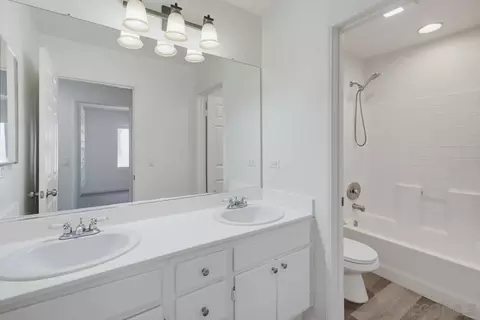 Bath - 1846 Rouge, Chula Vista, CA 91913 photo 3 of 5