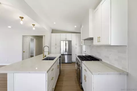 6228 Calle Pavana, San Diego, CA 92139