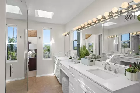 Bath - 13848 Jamul Dr, Jamul, CA 91935 photo 2 of 5