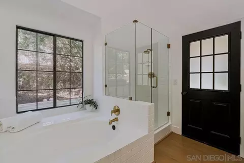 Bath - 1451 Ventana Dr, Escondido, CA 92029 photo 3 of 6