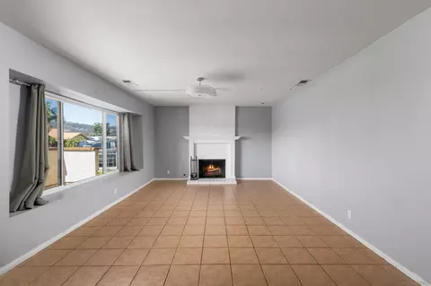 Living - 521 Shadow Hills Dr, San Marcos, CA 92069 photo 2 of 5