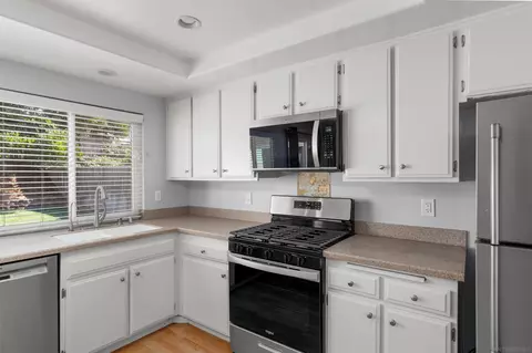 Kitchen - 521 Shadow Hills Dr, San Marcos, CA 92069 photo 2 of 3