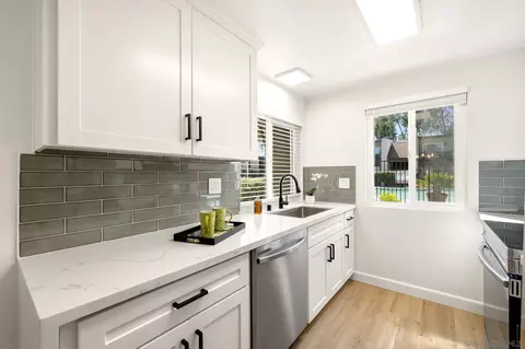 Kitchen - 5350 Baltimore Dr #19, La Mesa, CA 91942 photo 2 of 4