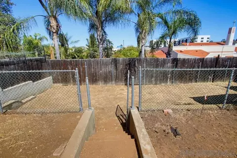 Exterior - 8810 Hayes St, La Mesa, CA 91942 photo 5 of 8