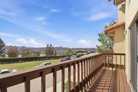 6862 Camino Berdecio, San Diego, CA 92111