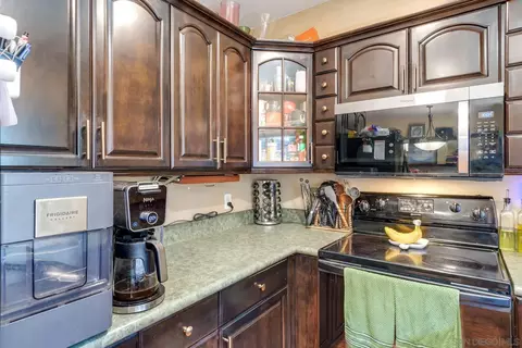 Kitchen - 310 Sun Ct, El Cajon, CA 92021 photo 5 of 6