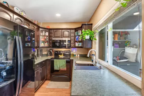 Kitchen - 310 Sun Ct, El Cajon, CA 92021 photo 4 of 6