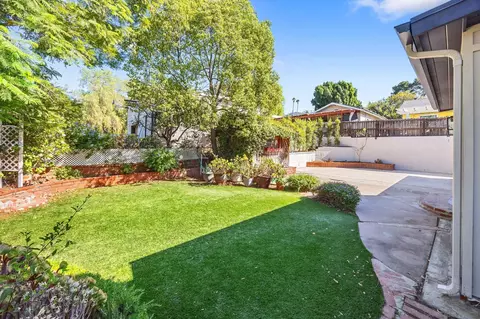 Exterior - 210 S Orange Ave, Fallbrook, CA 92028 photo 9 of 10