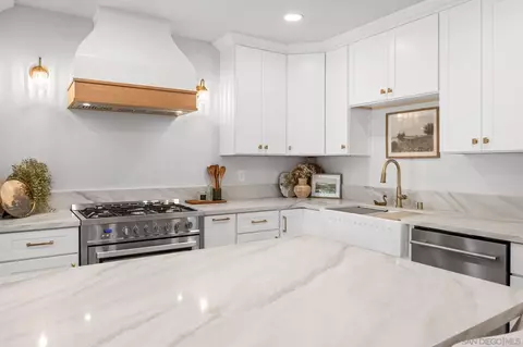 Kitchen - 210 S Orange Ave, Fallbrook, CA 92028 photo 3 of 5