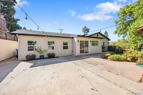 Exterior - 210 S Orange Ave, Fallbrook, CA 92028 photo 4 of 10