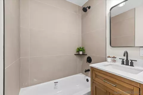Bath - 505 Parkbrook St, Spring Valley, CA 91977 photo 2 of 2
