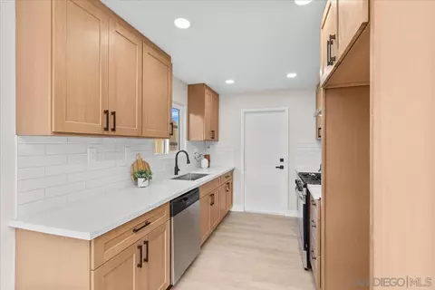Kitchen - 505 Parkbrook St, Spring Valley, CA 91977 photo 3 of 6