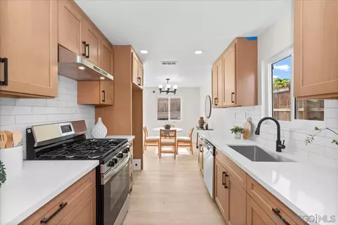 Kitchen - 505 Parkbrook St, Spring Valley, CA 91977 photo 6 of 6