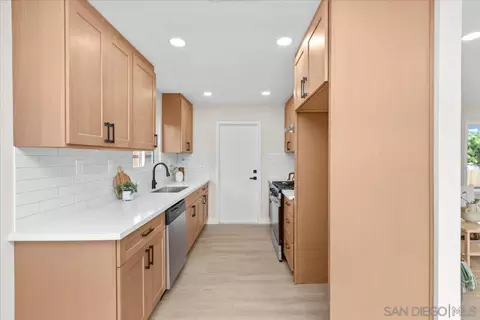 Kitchen - 505 Parkbrook St, Spring Valley, CA 91977 photo 1 of 6