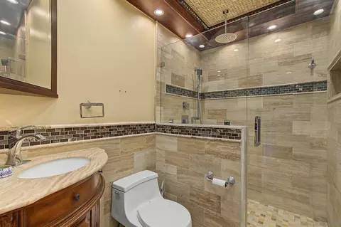 Bath - 4262 Bancroft Dr, La Mesa, CA 91941 photo 1 of 5