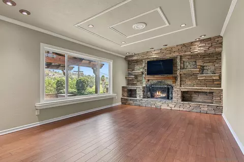 Living - 4262 Bancroft Dr, La Mesa, CA 91941 photo 2 of 6