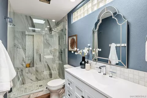 Bath - 3152 Levante St, Carlsbad, CA 92009 photo 5 of 6