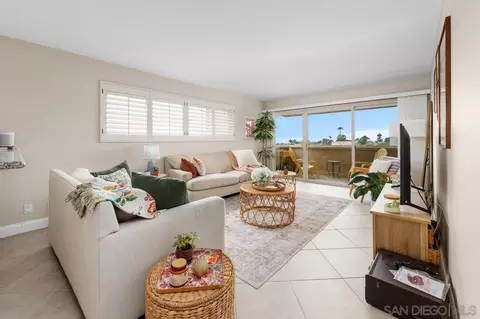 Living - 7635 Eads Ave #306, La Jolla, CA 92037 photo 2 of 3